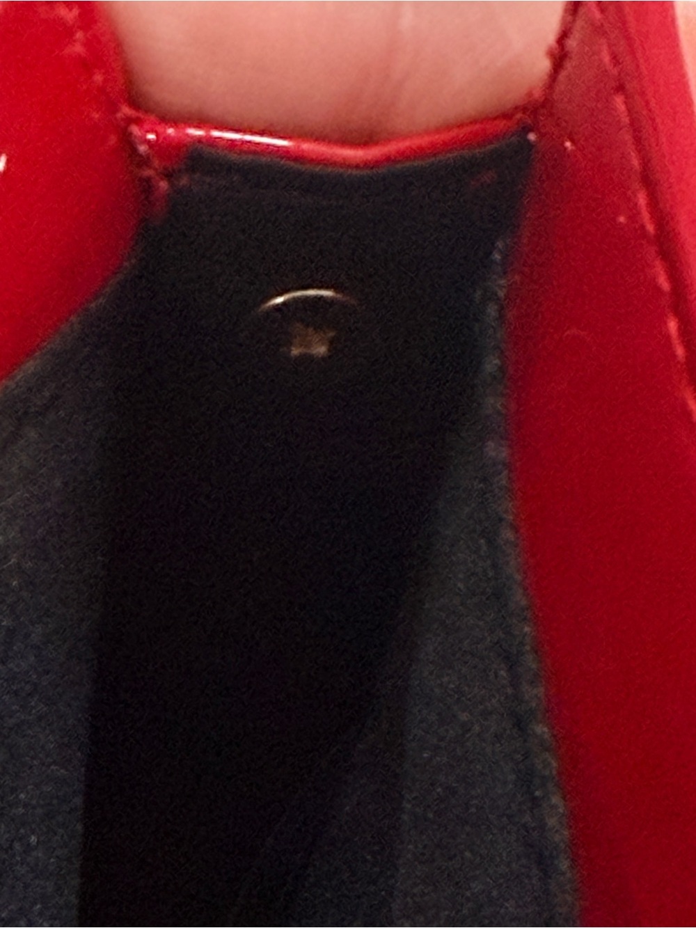 YSL Beaute NEW Red Patent Leather Pouch Shoulder Bag + Chain & Card Mirror ✨ - Picture 7 of 13